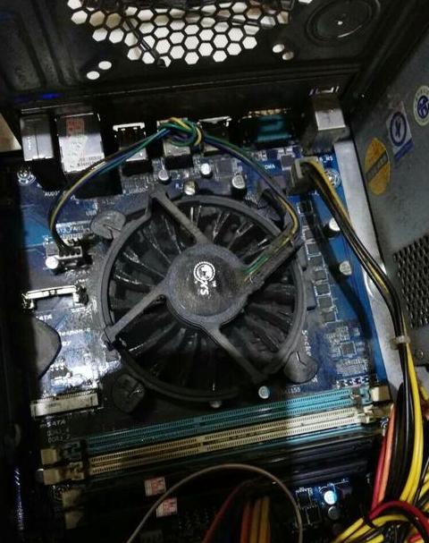 电脑开机无响应？主板风扇不转原因解析及解决方法
