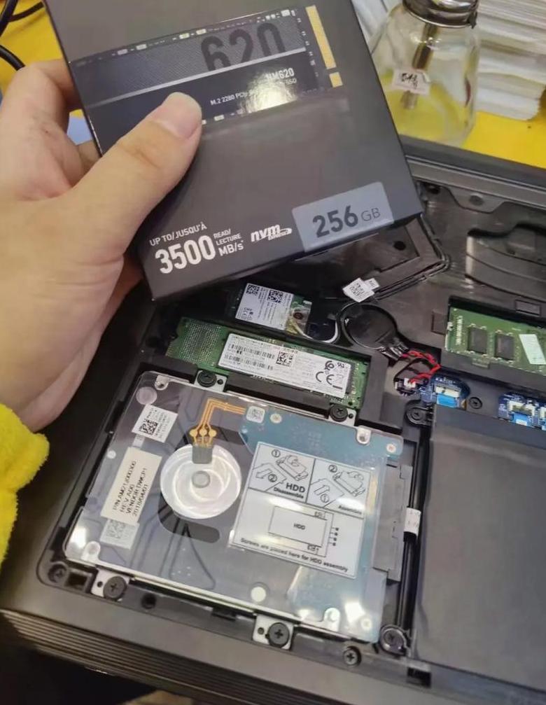 固态硬盘安装后电脑不显示？排查及解决方法