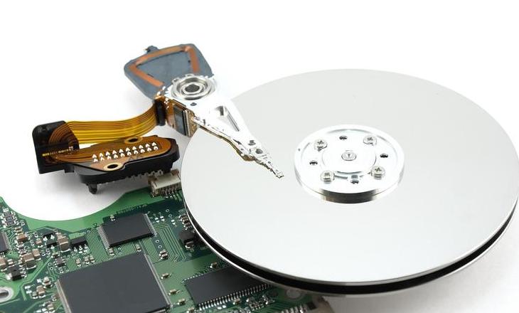 硬盘驱动器类型解析：叠瓦盘与垂直硬盘优劣对比