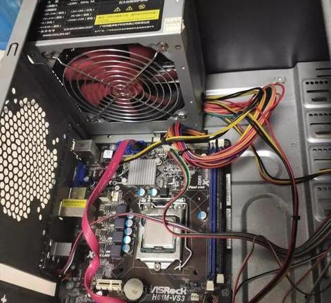 主机风扇忽停忽开，电脑无法开机原因解析