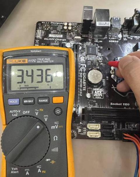 电脑开机风扇转一下就停原因及解决方法