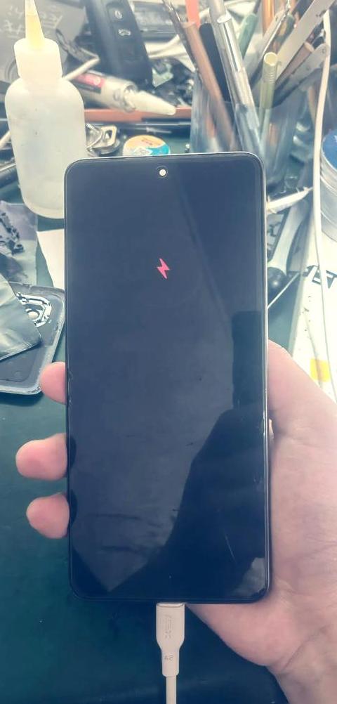 华为手机充电红灯闪烁怎么办？排查及解决攻略