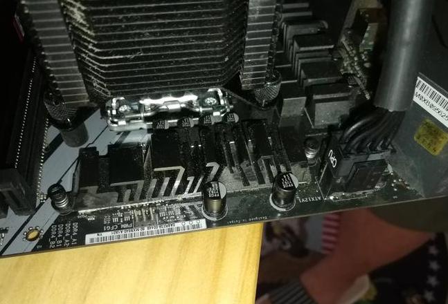 电脑开机亮一下就熄灭原因及解决方法