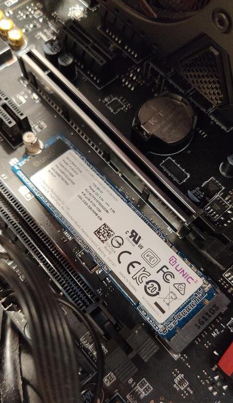 技嘉G31M-ES2C主板兼容固态硬盘吗？