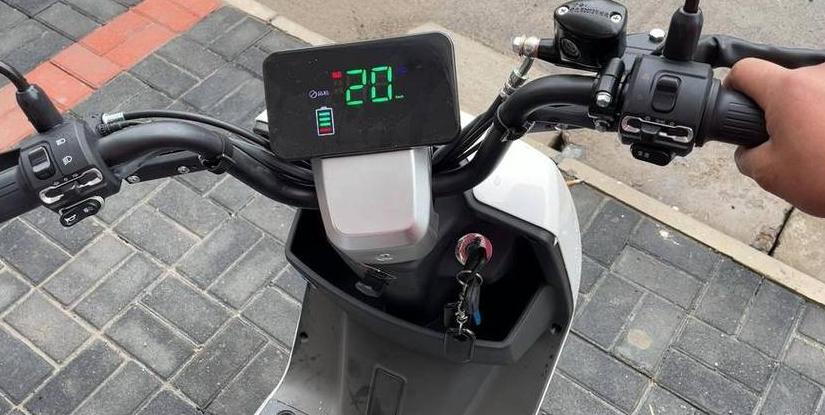 电动车充电器绿灯闪烁原因及解决方法揭秘